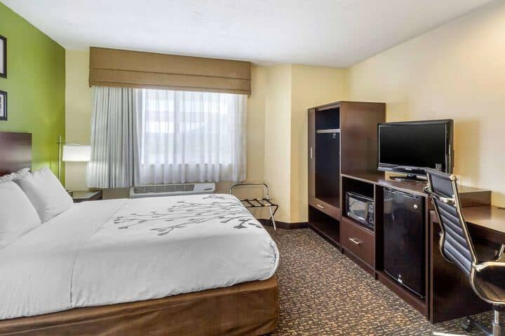 Room 12 of 27