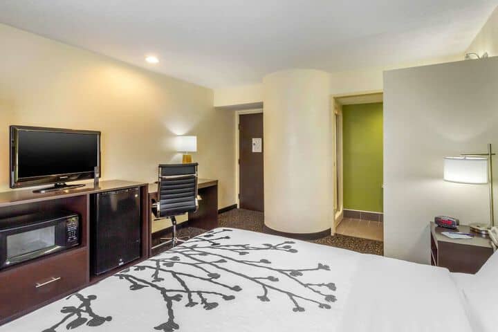 Room 6 of 27