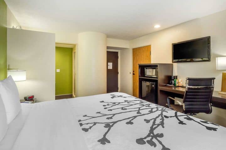 Room 7 of 27