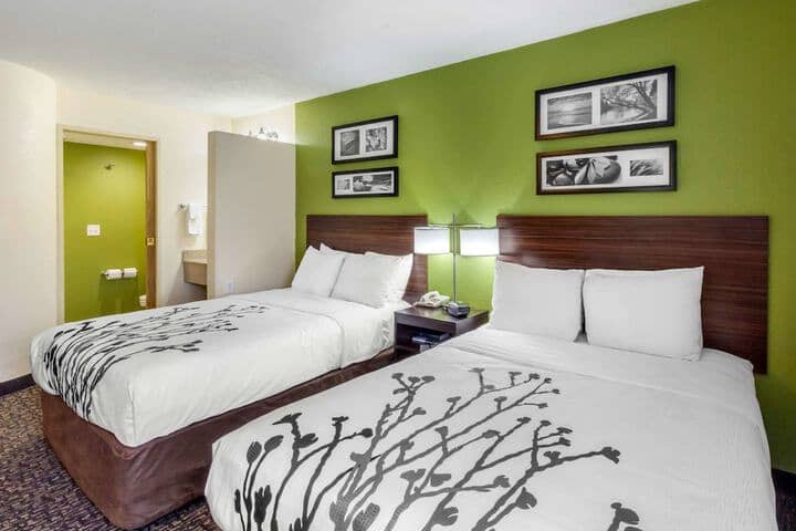 Room 11 of 27